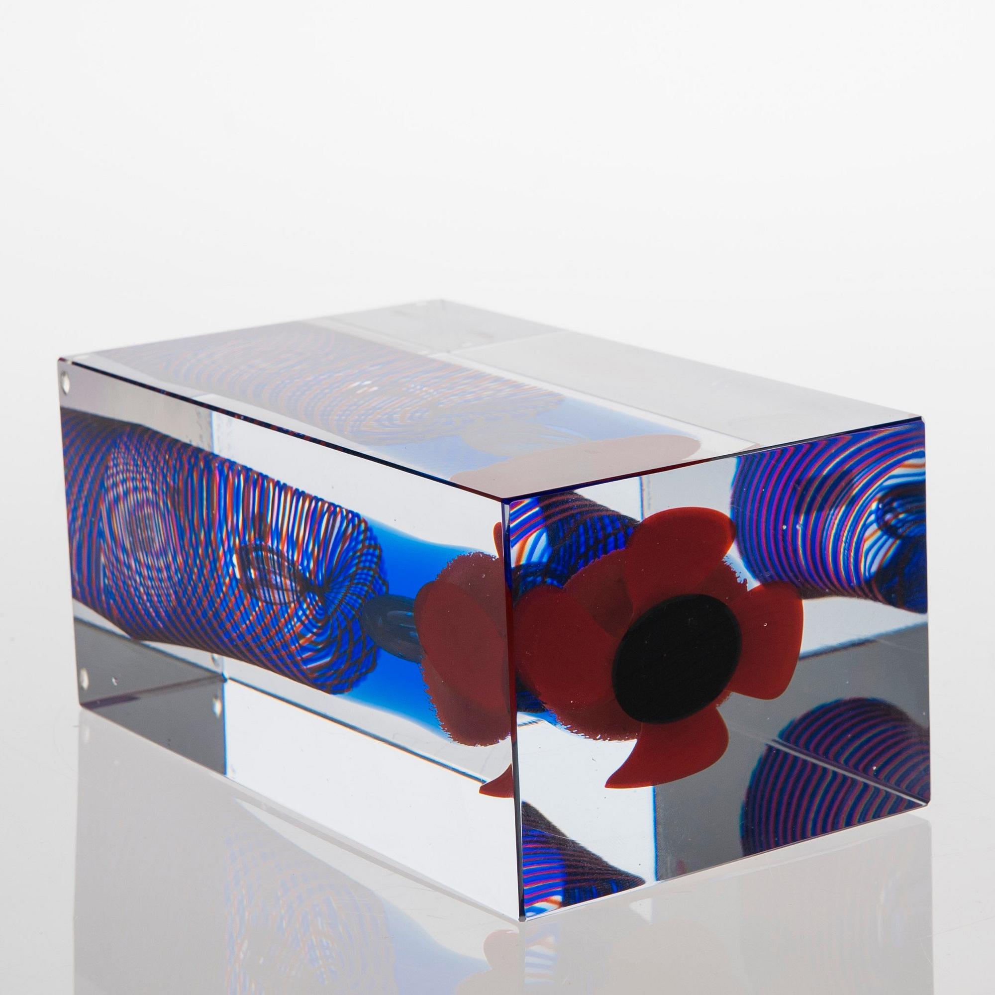 Oiva Toikka, A GLASS CUBE.