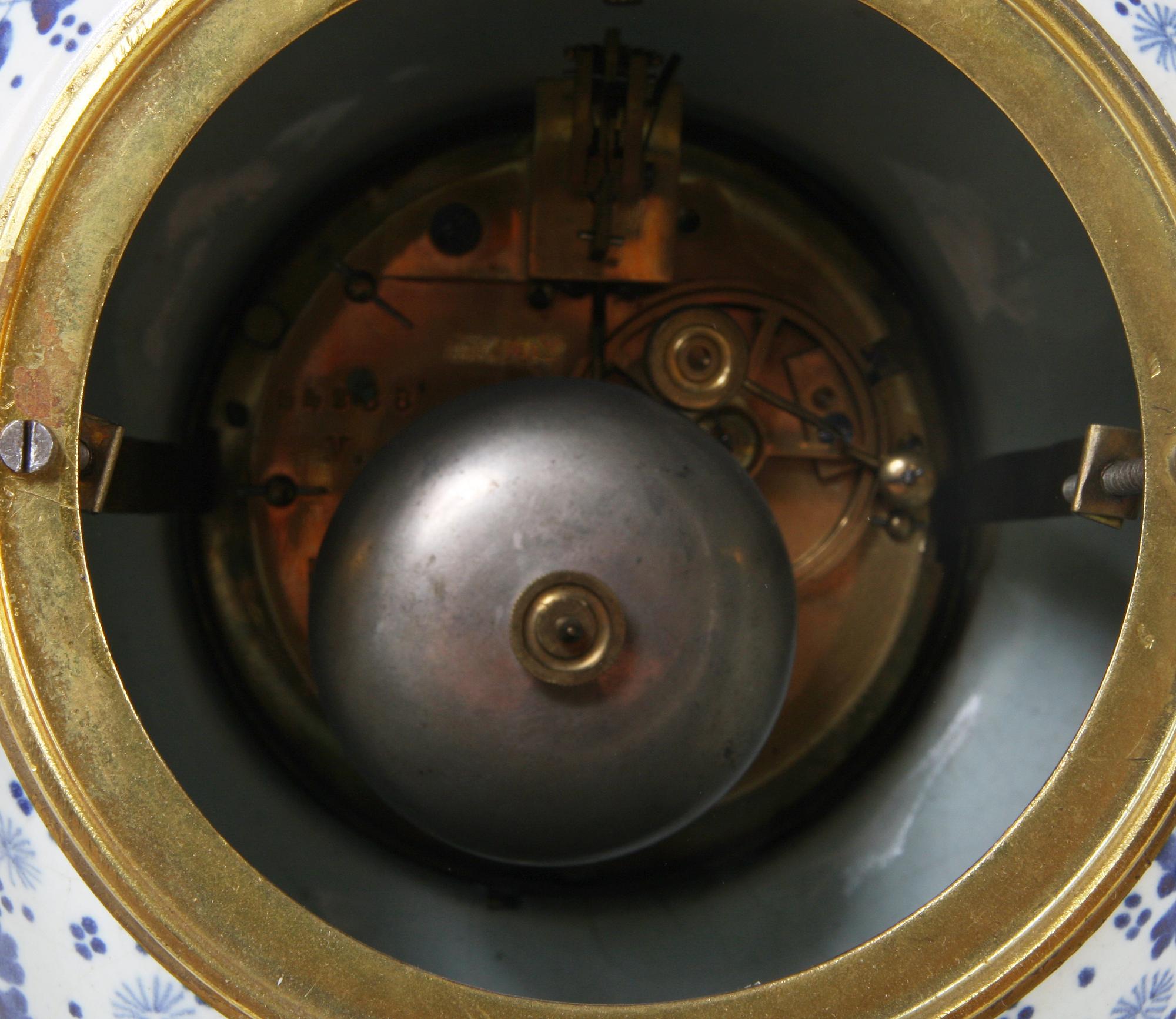 BORDSPENDYL, 1900-talets mitt, troligen Holland.