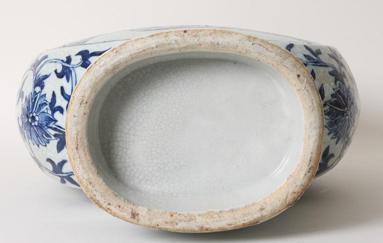 PILGRIMSKRUS, porslin, Kina, 1800-tal.