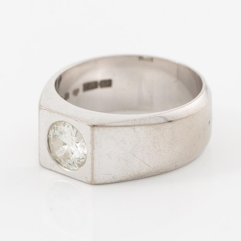 Ring 18K vitguld med gammalslipad diamant 0.91 ct.