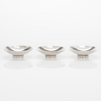 Sigvard Bernadotte, three sterling silver ash trays, Georg Jensen, design nr 825, Copenhagen 1945-77.