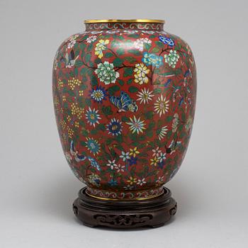 A Chinese cloisonne vase, 20th century.