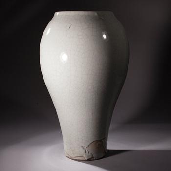 Toini Muona, A CERAMIC VASE.