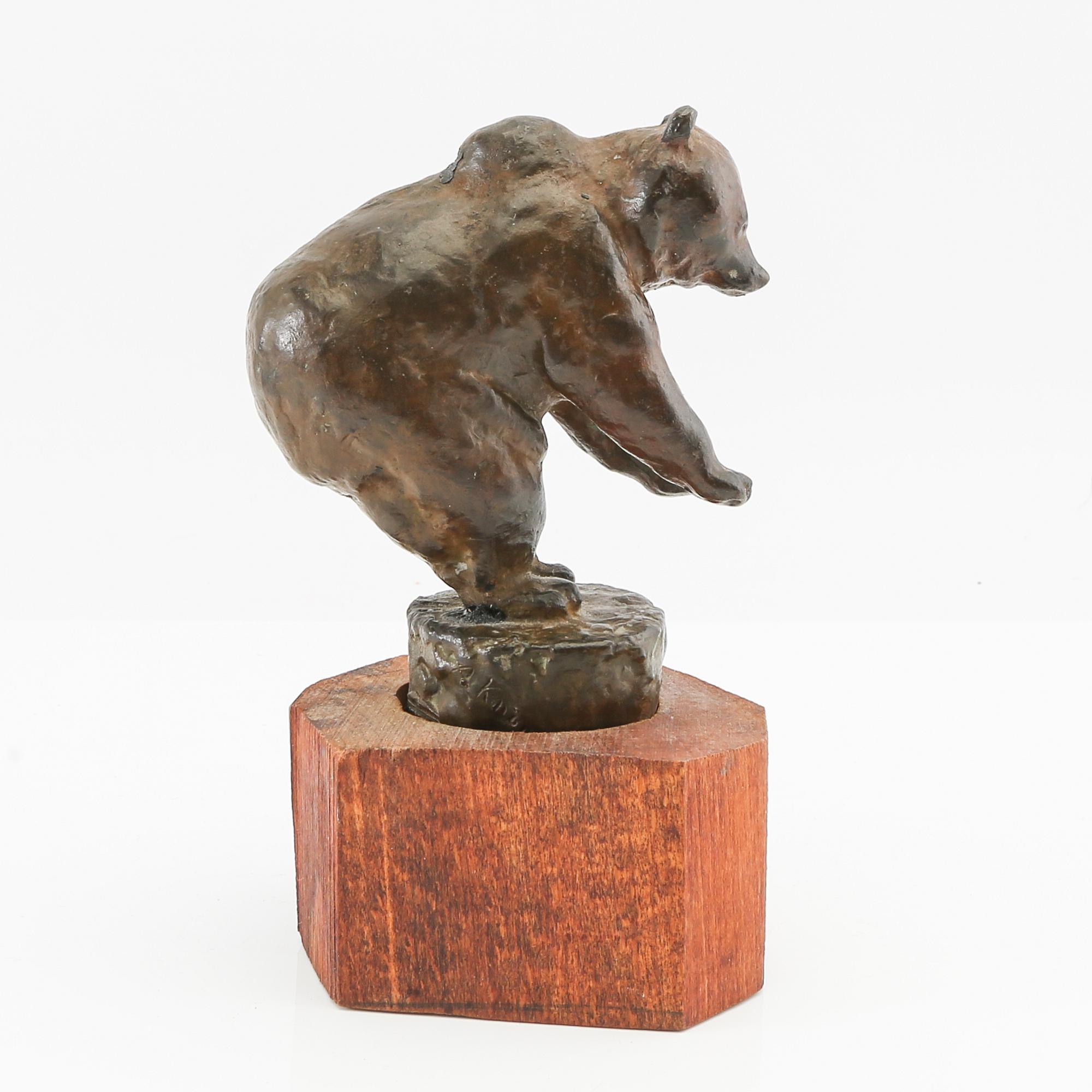 Arvid Knöppel, skulptur, Stående björn.