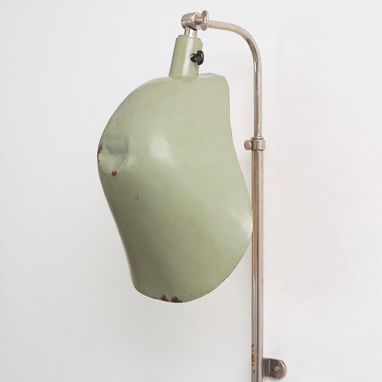 Gunnar Asplund, a wall lamp, "Typ 16". Provenance: The City Hall of Gothenburg, 1936. Probably executed by Arvid Böhlmarks Lampfabrik.