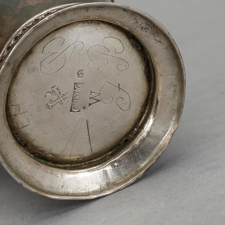 BÄGARE, silver. J.P. Modin, Sundsvall, omkring 1800. Vikt ca 22 gram.