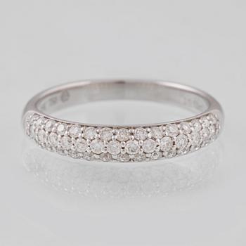 RING, 18K vitguld med briljantslipade diamanter 0.52 ct. Vikt 2,7 gram.