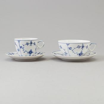 113 pieces of porcelain tableware from Royal Copenhagen, model "Musselmalet", 20th century.