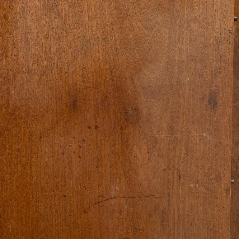 A dining table, England, 19th century.