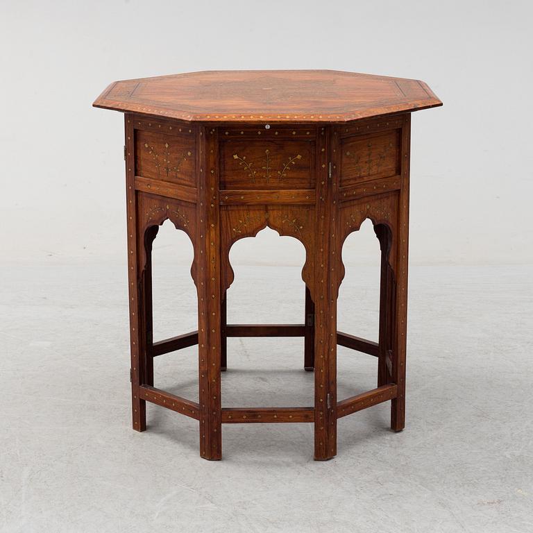 RÖKBORD, morisk stil, 1800-talets slut.