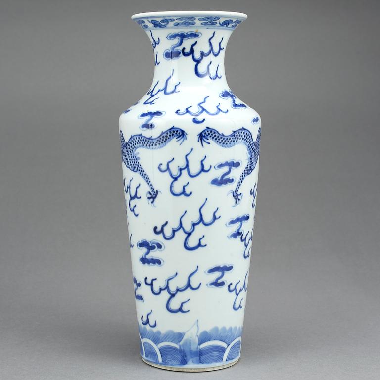 VAS, porslin, Kina, 1800/1900-tal.