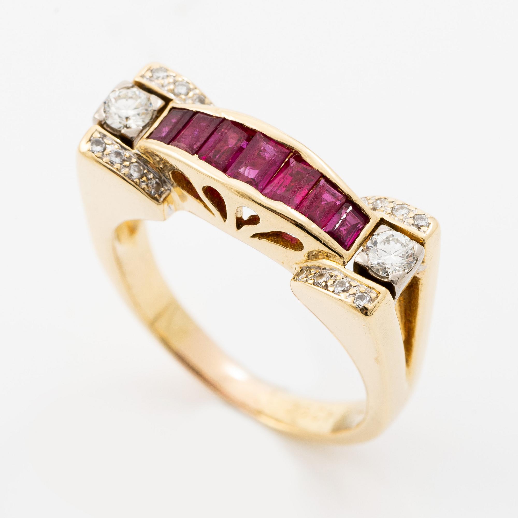 Ring, Engelbert, 18K gold with carré-cut rubies and brilliant-cut diamonds.