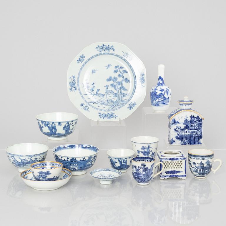 A set of 13 porcelain pieces, China, Qing dynasty, 18th century - early 20th century.
