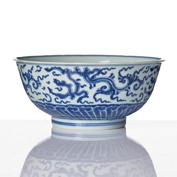 Skål, porslin. Qingdynastin, Yongzheng (1723-35).