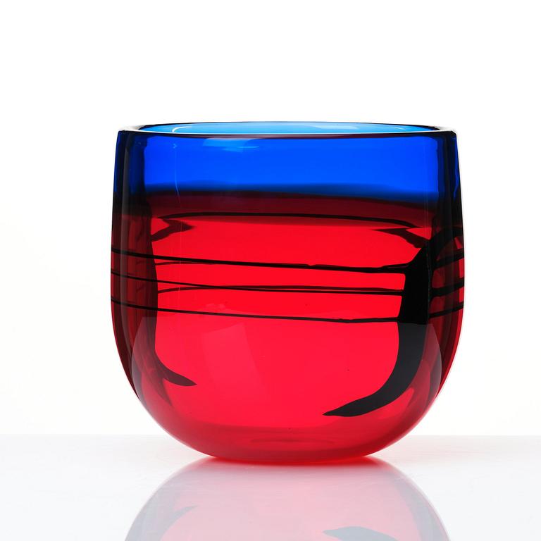 Berit Johansson, a red and blue glass bowl, Salviati Italy 1991.