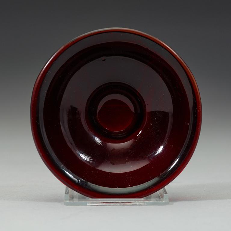A Chinese Peking glass bowl, Qing dynasty (1644-1912).