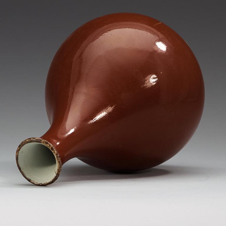 A brown glazed vase, Qing dynasty, Qianlong (1736-95).