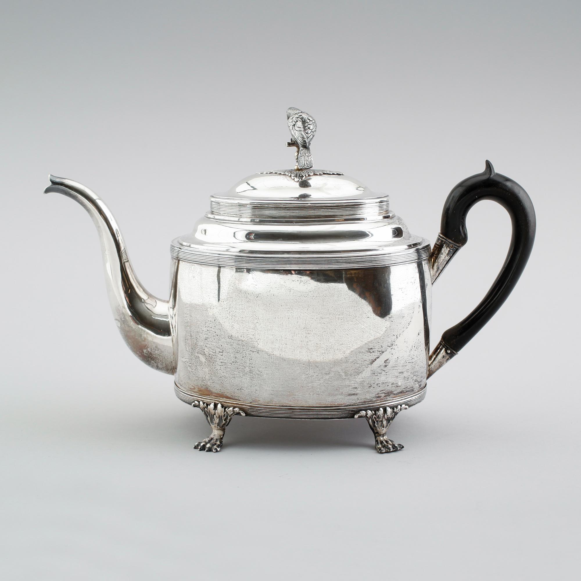 TEKANNA, silver, Gustaf Folcker, Stockholm 1820. Vikt ca 798 gram.