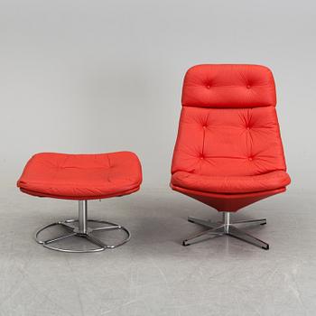 FÅTÖLJ SAMT FOTPALL, troligen 1960 / 70-tal.