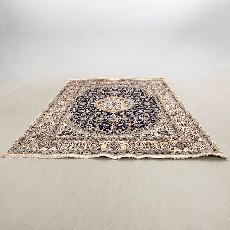 Carpet, Nain, 345 x 246 cm.