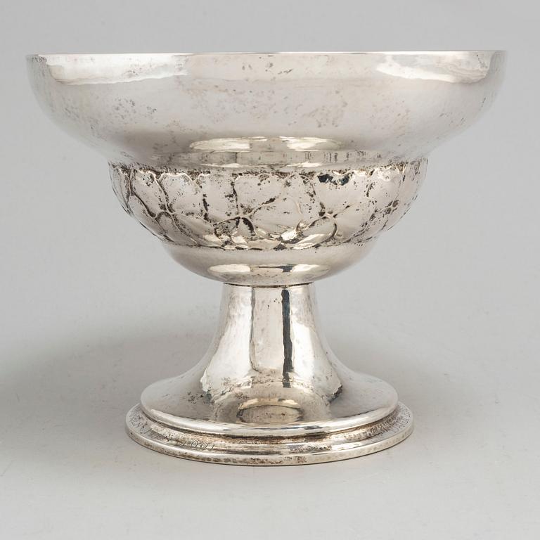 H MULLER, skål på fot, silver, Stockholm, 1921.