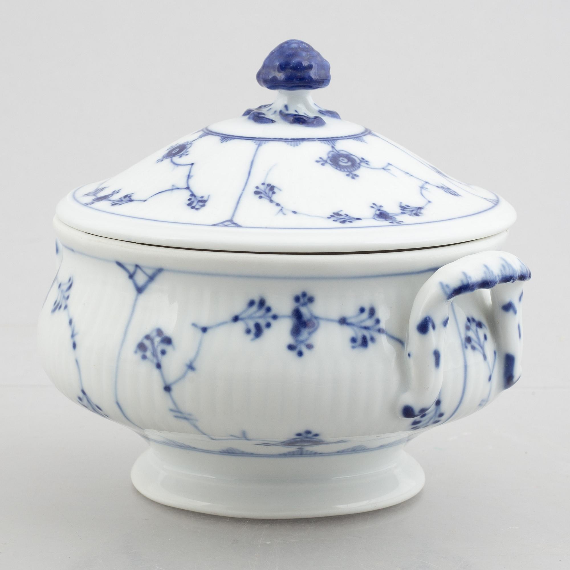 Three salt and pepper shakers, a sauce boat and a sauce tureen, "Blue Fluted"/"Musselmalet", Royal Copenhagen.