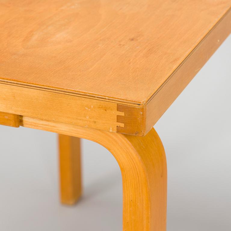 Alvar Aalto, skrivbord, "K81" för O.Y. Huonekalu-ja Rakennustyötehdas A.B. 1900-talets mitt.