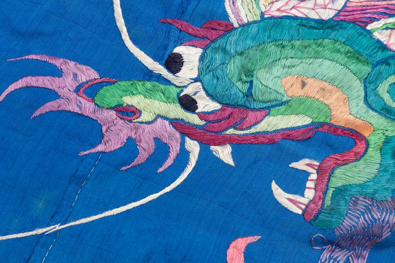 A Chinese embroidered triangular silk banner, late Qing dynasty/possibly early 20th century.