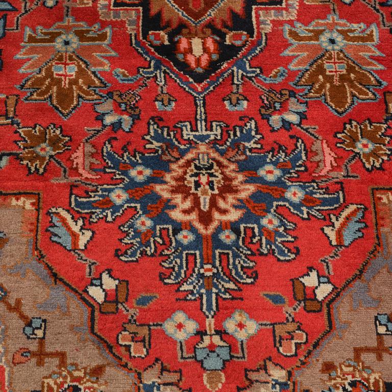 An oriental rug, ca 280 x 195 cm.