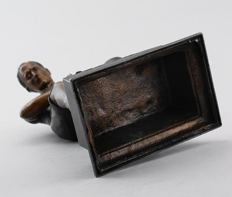 FIGUR, målad metall, 1900-talets första hälft.