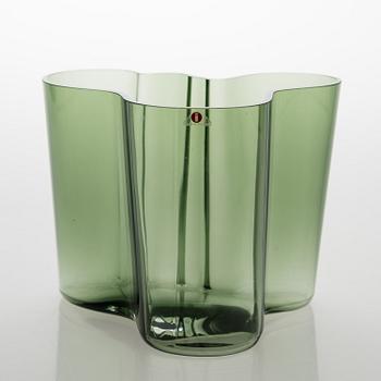 ALVAR AALTO, 'Savoy' 50-year jubilee glass vase, signed A. Aalto 1936-1986 Iittala
1324/8000.