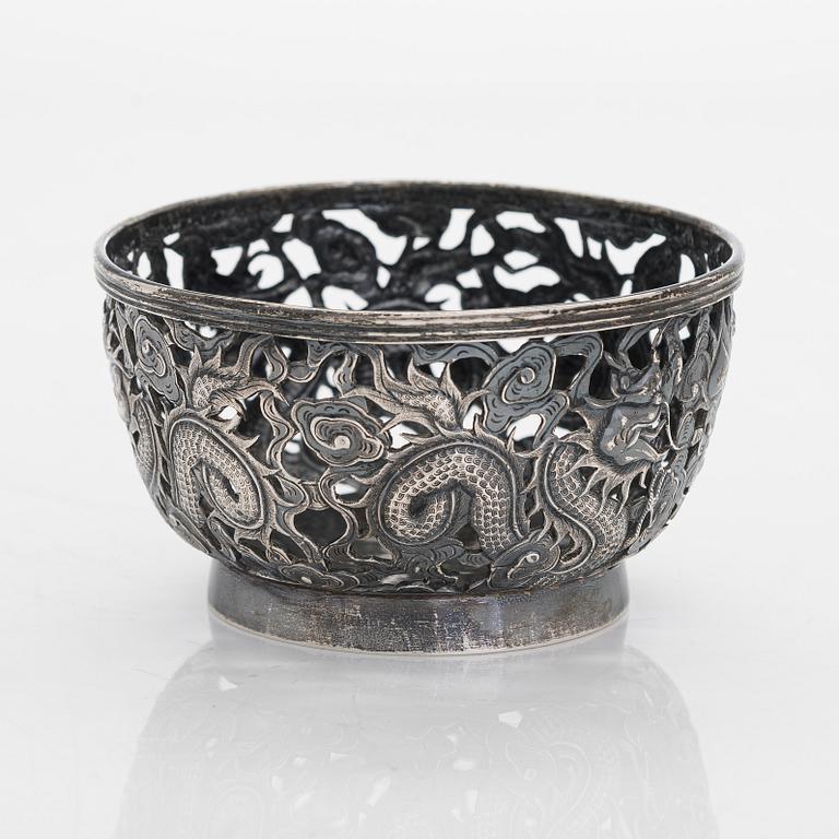 A silver bowl, Wang Hing & Co, early 20th Century.
