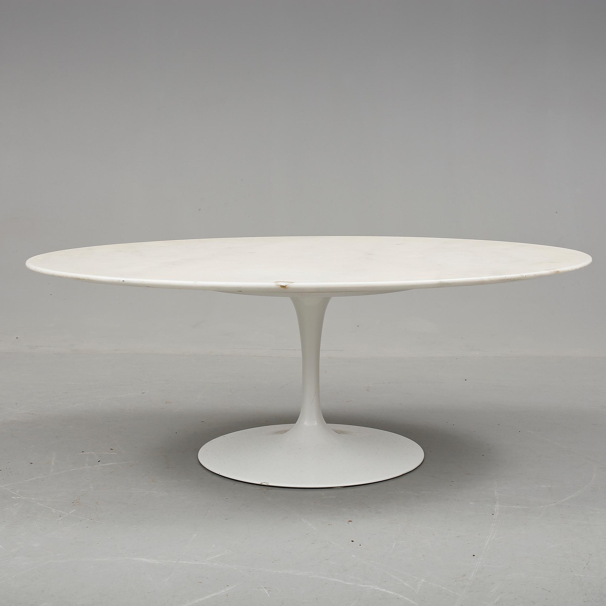 SOFFBORD, "Tulip", Eero Saarinen, modellen formgiven 1957.