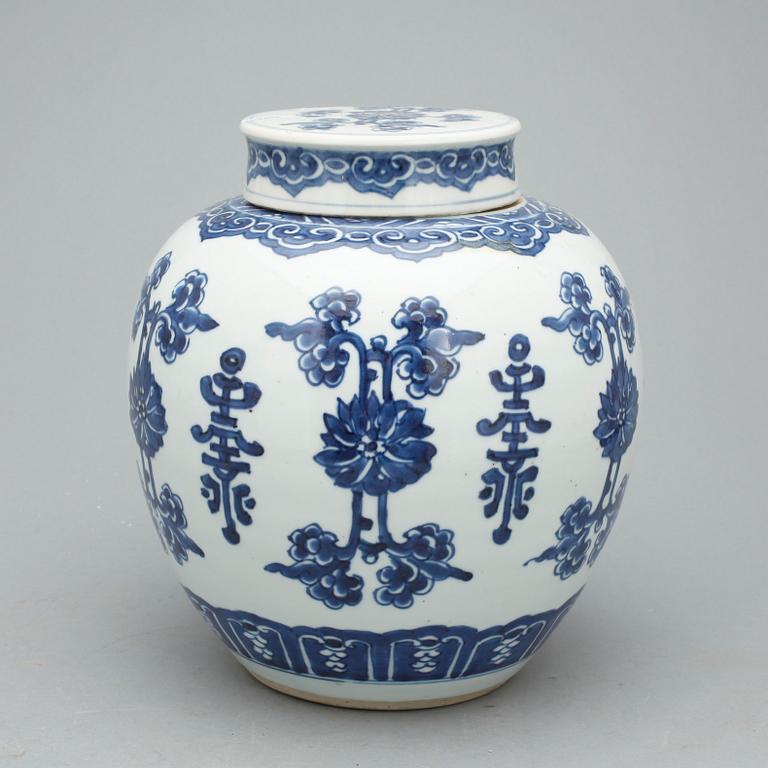 URNA, porslin, Kina, sen Qing dynasti.