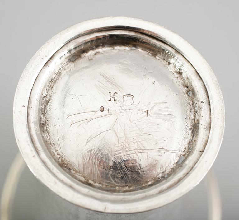 BÄGARE, silver, otydliga stämplar, 1700-tal. Vikt ca 194 gram.