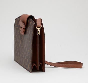 LOUIS VUITTON, a monogram canvas shoulder bag.