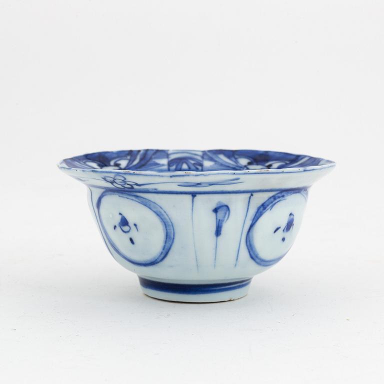 A Chinese blue and white "Kraak" bowl, Ming dynasty (1368-1644).