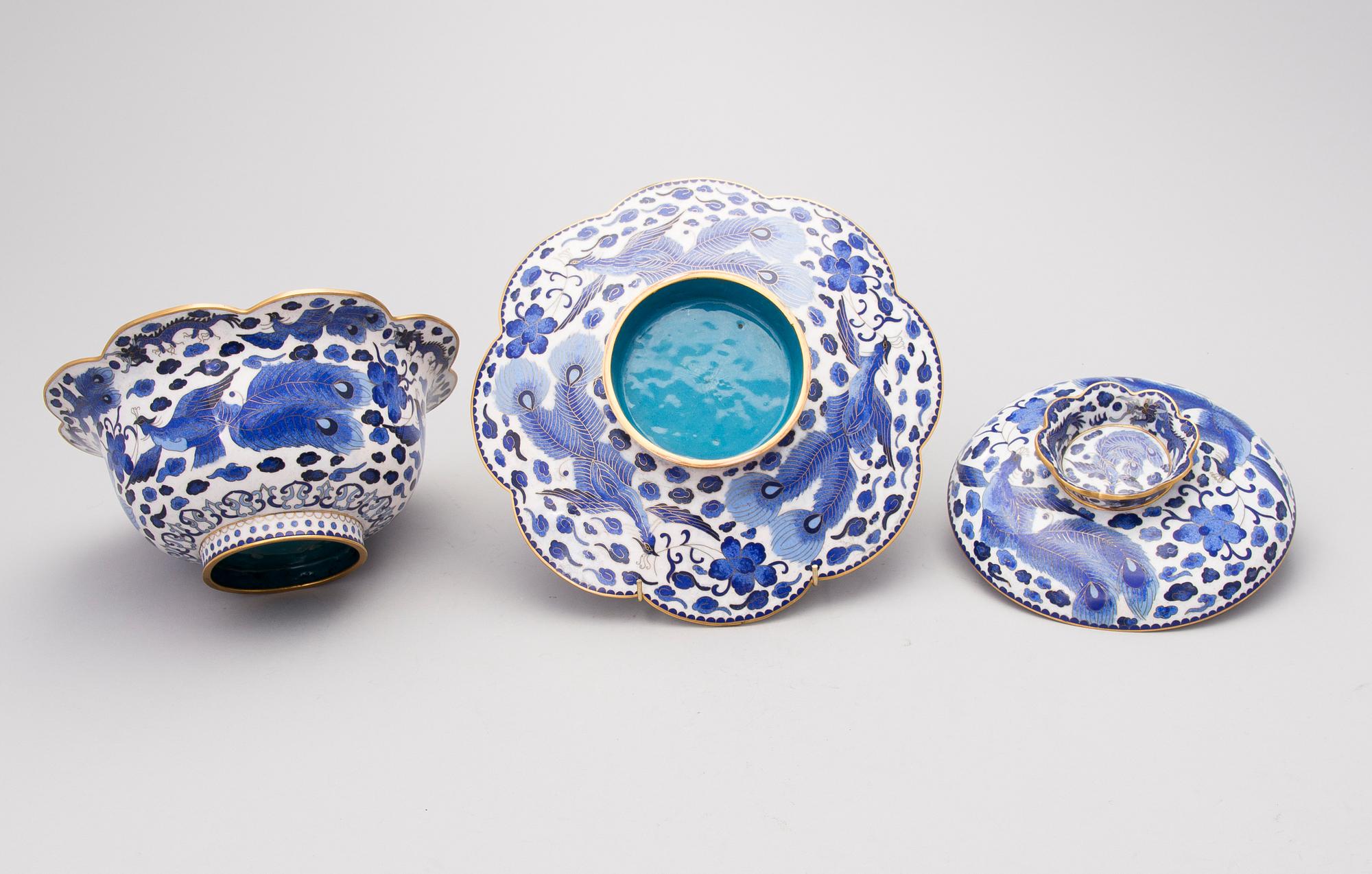 A Chinese cloisonné bowl with lid and saucer, the first half of the 20th century.