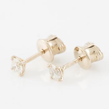 Earrings, a pair, 18K gold with brilliant-cut diamonds.