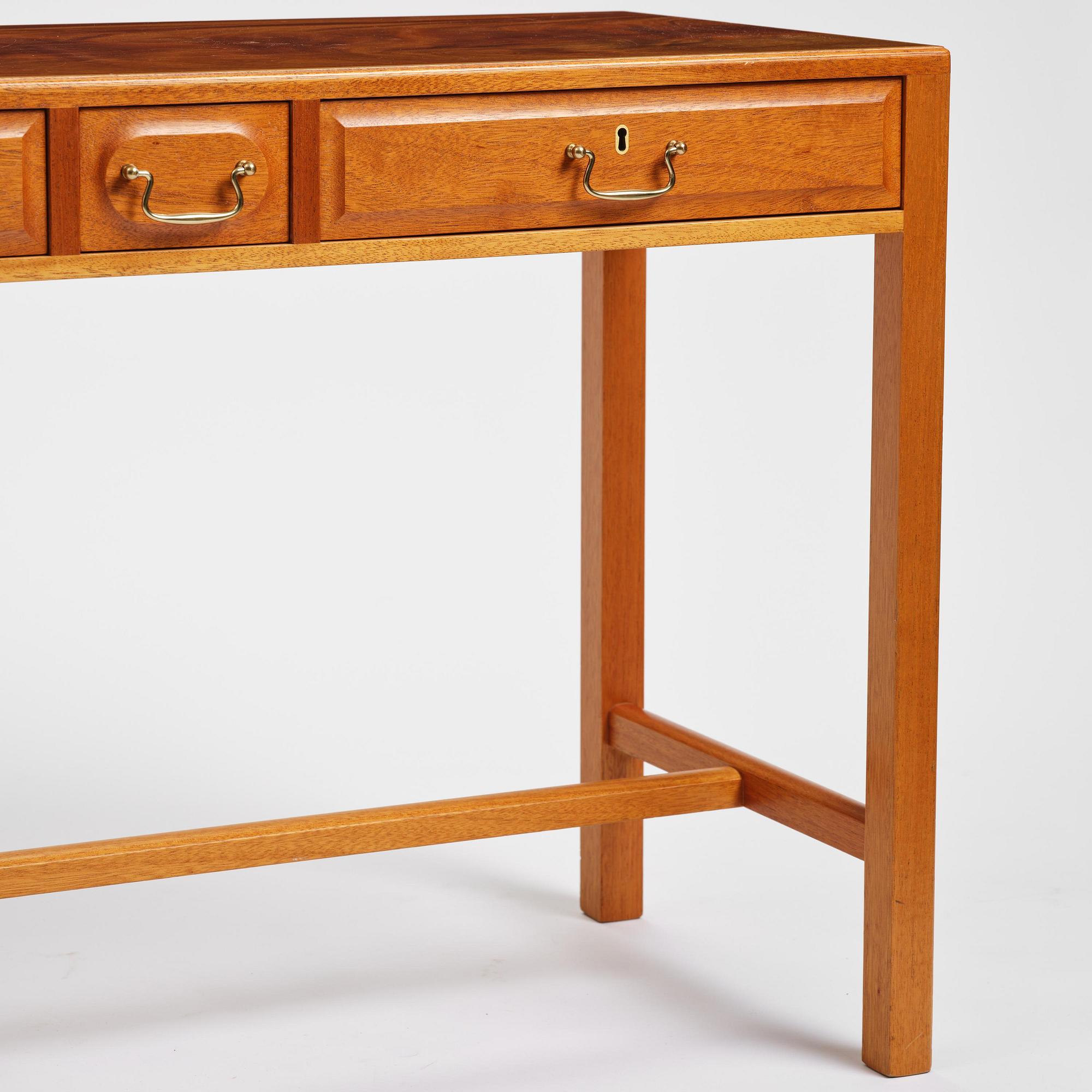Josef Frank, sideboard, modell 821, Firma Svenskt Tenn, efter 1985.