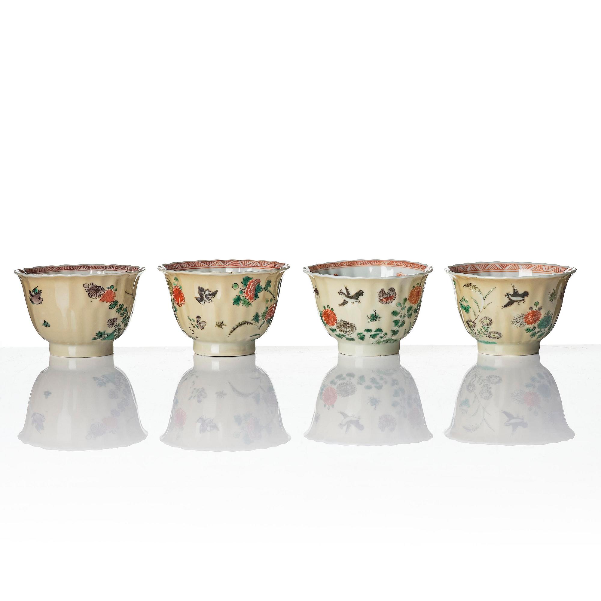 Koppar med fat, fyra stycken, porslin. Qingdynastin, Kangxi (1662-1722).