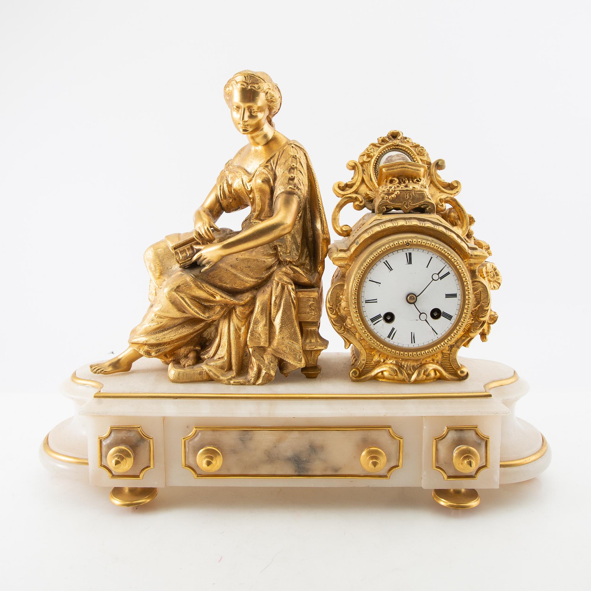 Bordspendyl Louis XVI-stil 1900-talets första hälft.