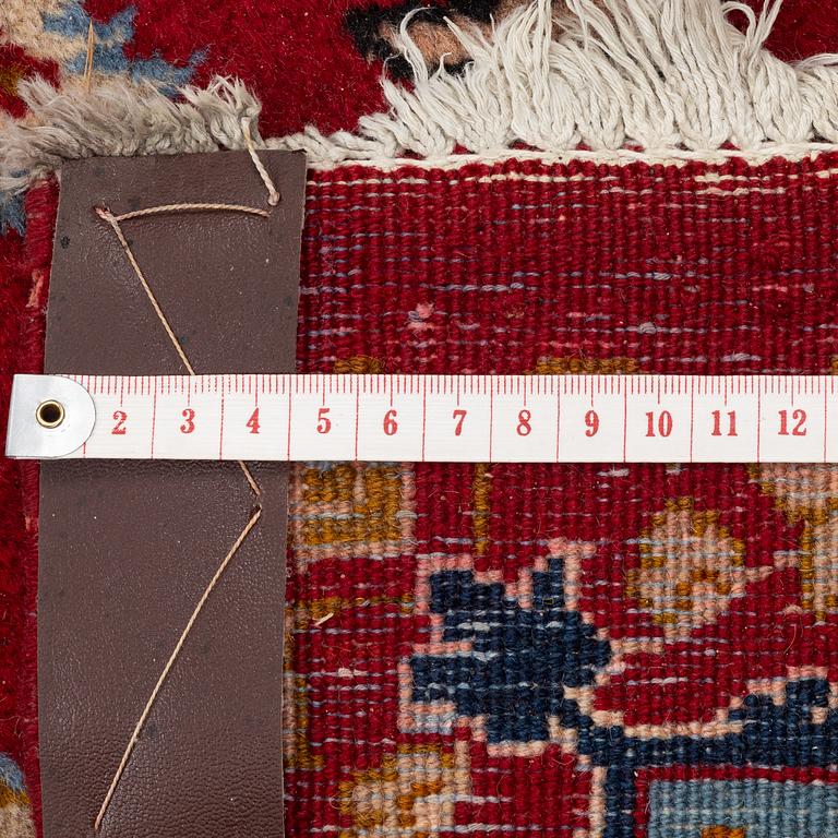 A Najafabad carpet, ca 391 x 311 cm.