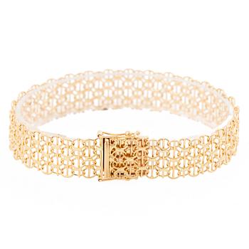 18K gold bracelet.