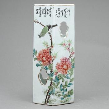 PERUKVAS, porslin, Kina, 1800/1900-tal.