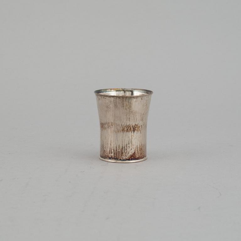 Sigurd Persson, 7 sterling silver beakers, Stockholm 1975-87.