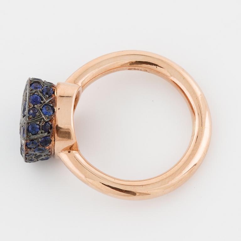 A sapphire ring with Italian hallmarks from Rome, Italy.