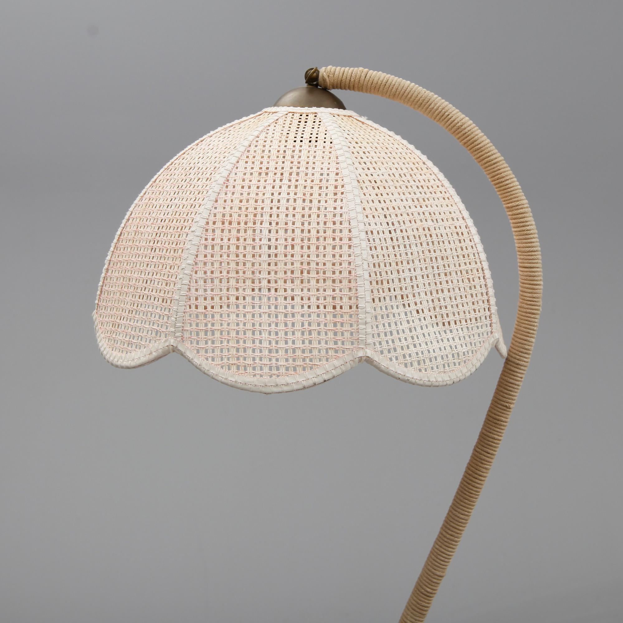 GOLVLAMPA, 1900-talets mitt.