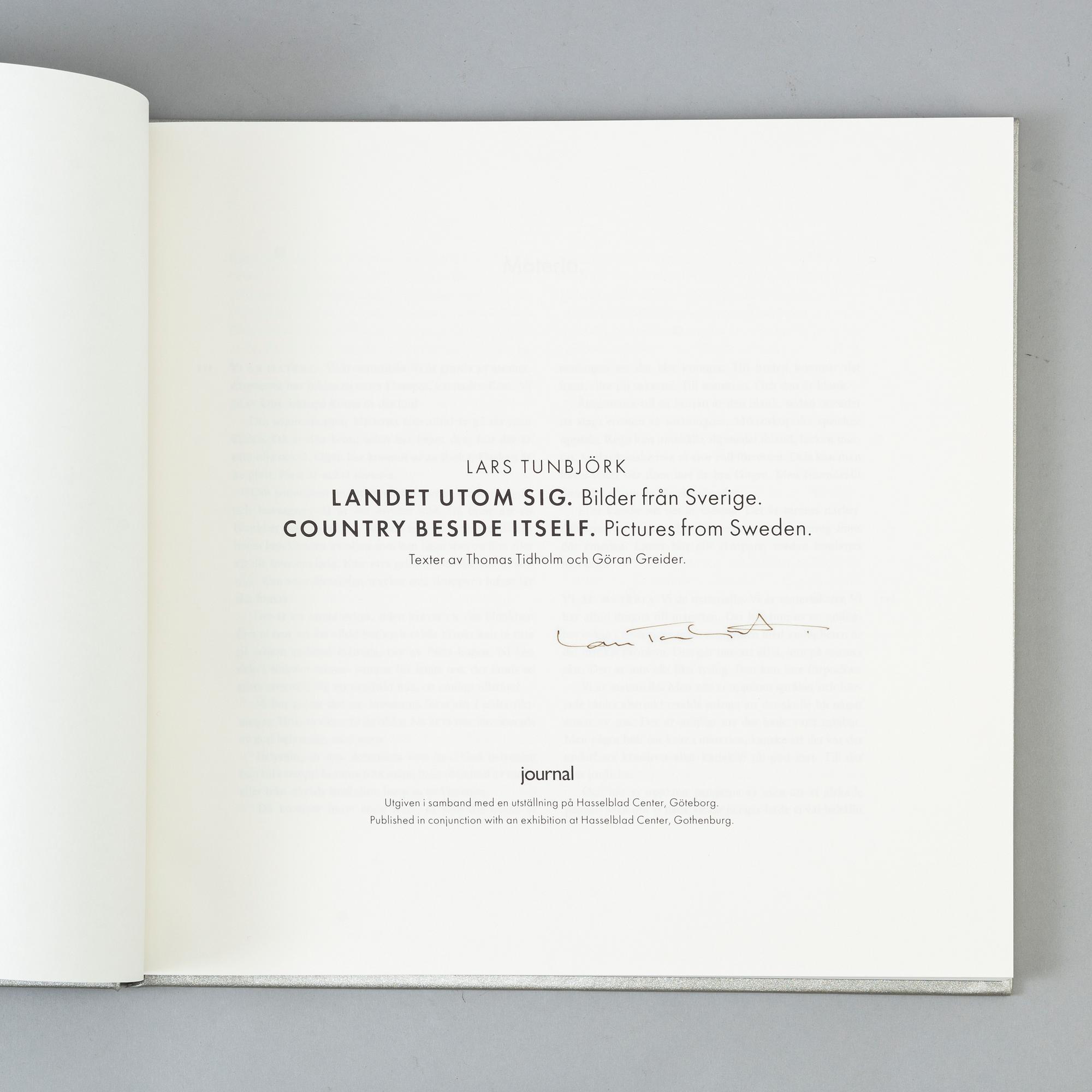 LARS TUNBJÖRK, bok/journal, "Landet utom sig", 1:a upplaga, 1993. Signerad av Lars Tunbjörk.