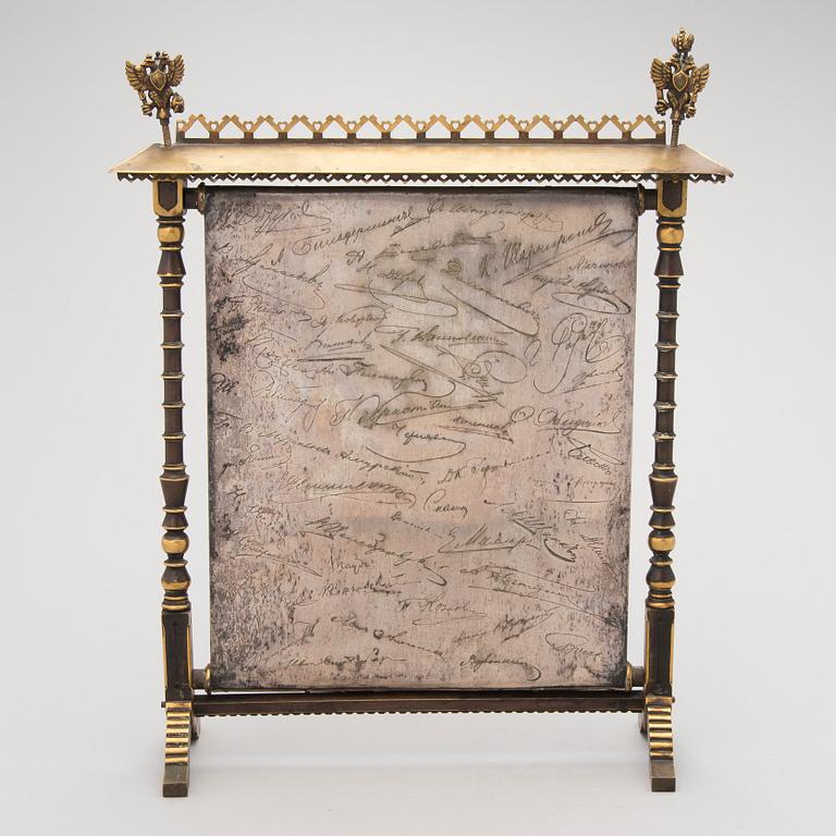 BORDSDEKORATION/KARTA, försilvrad mässing och brons, Ryssland, märkt K. Berto, 1800-talets slut.